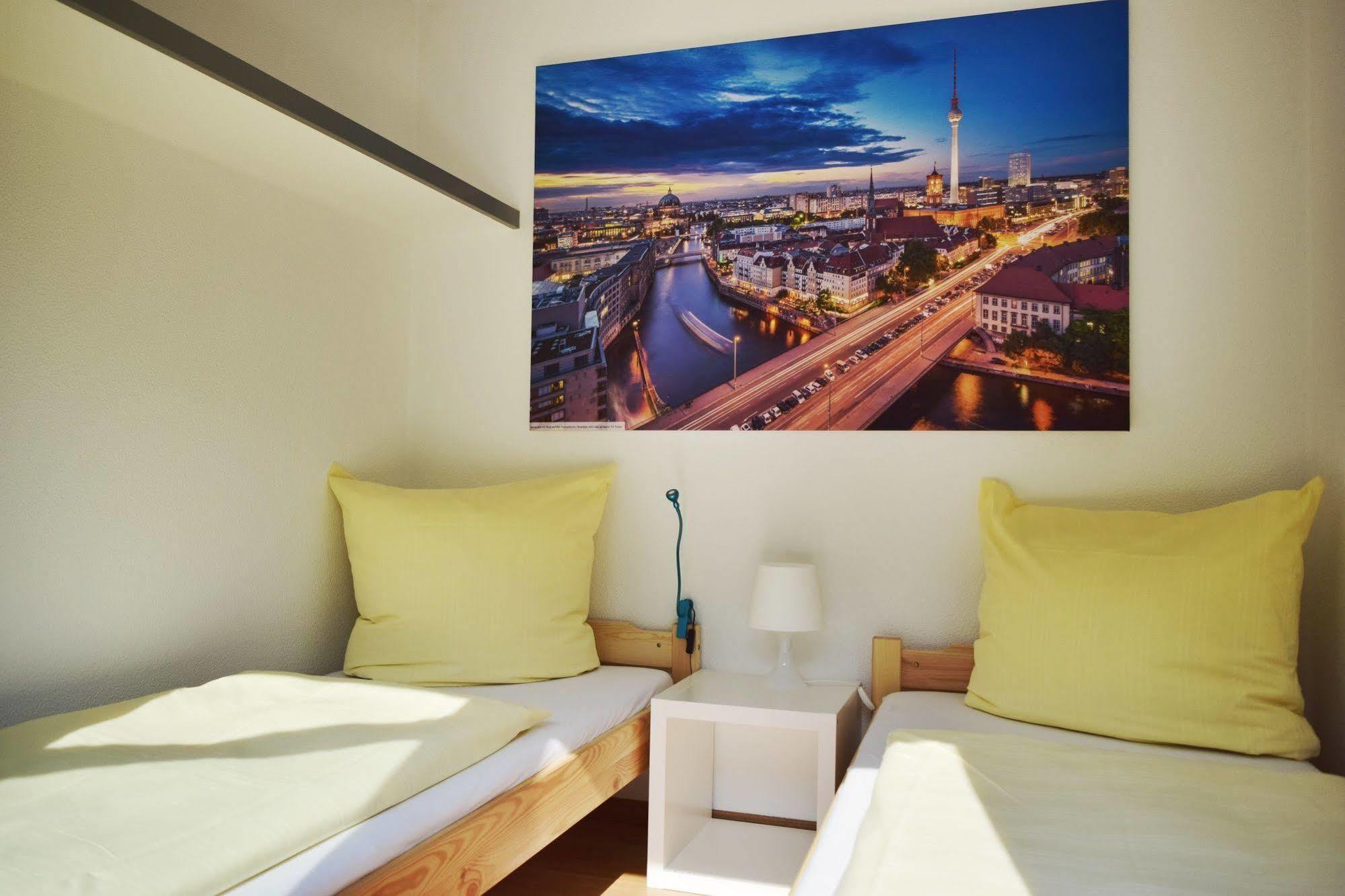 Cube Lodges Berlin Mitte Exterior photo